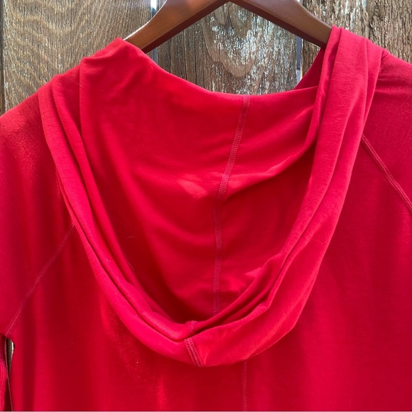 GAP FIT Women's Vibrant Red Lightweight Long Sleeve Hoodie Size Medium - Picture 7 of 7